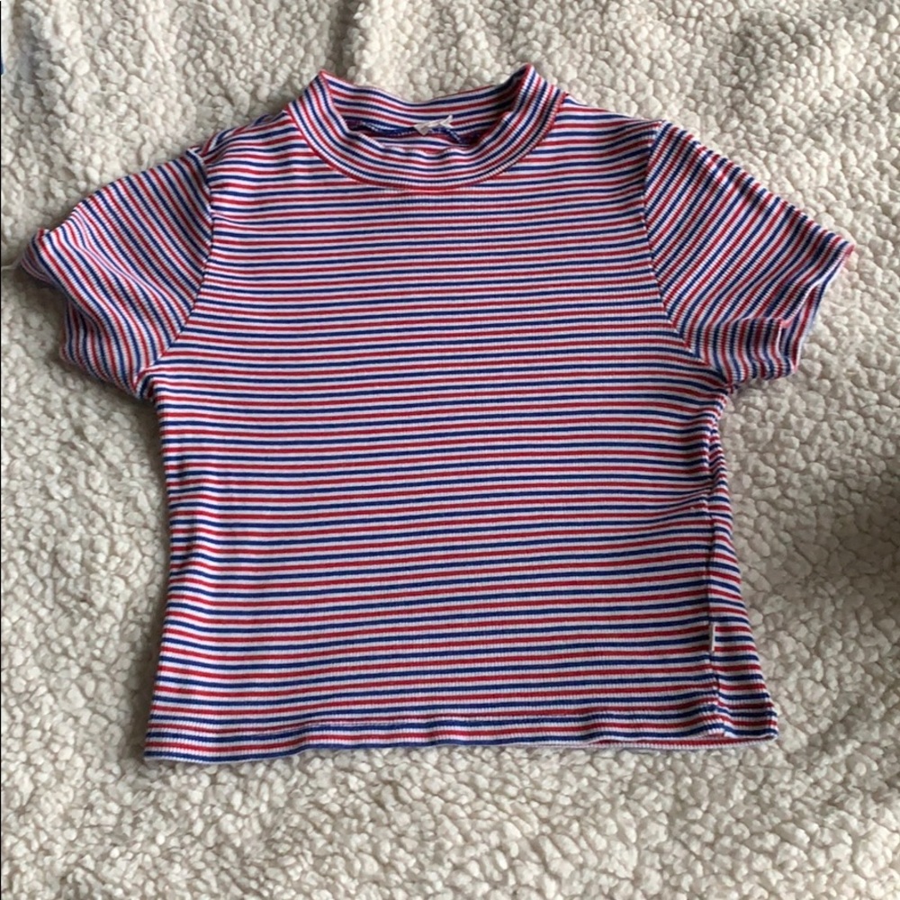 Small , blue , red & white Levi’s crop top :))